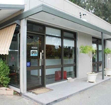 Red Cedars Motel Canberra Exterior photo