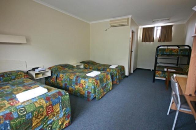 Red Cedars Motel Canberra Exterior photo
