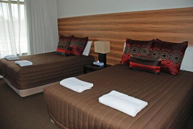 Red Cedars Motel Canberra Room photo