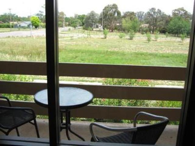 Red Cedars Motel Canberra Room photo