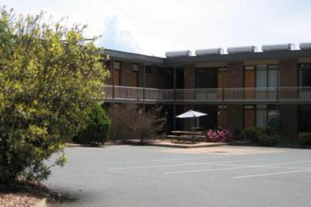 Red Cedars Motel Canberra Exterior photo