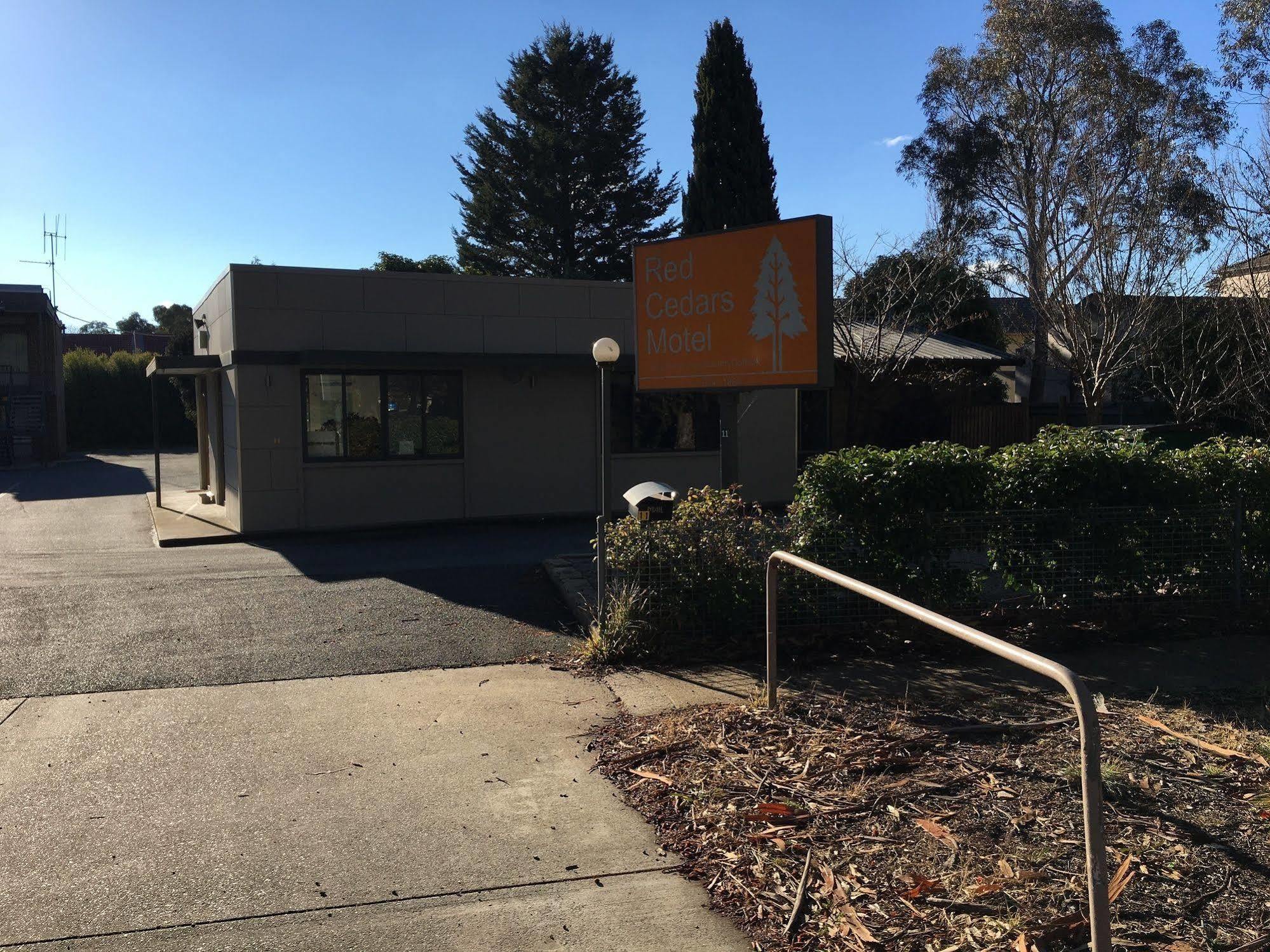 Red Cedars Motel Canberra Exterior photo