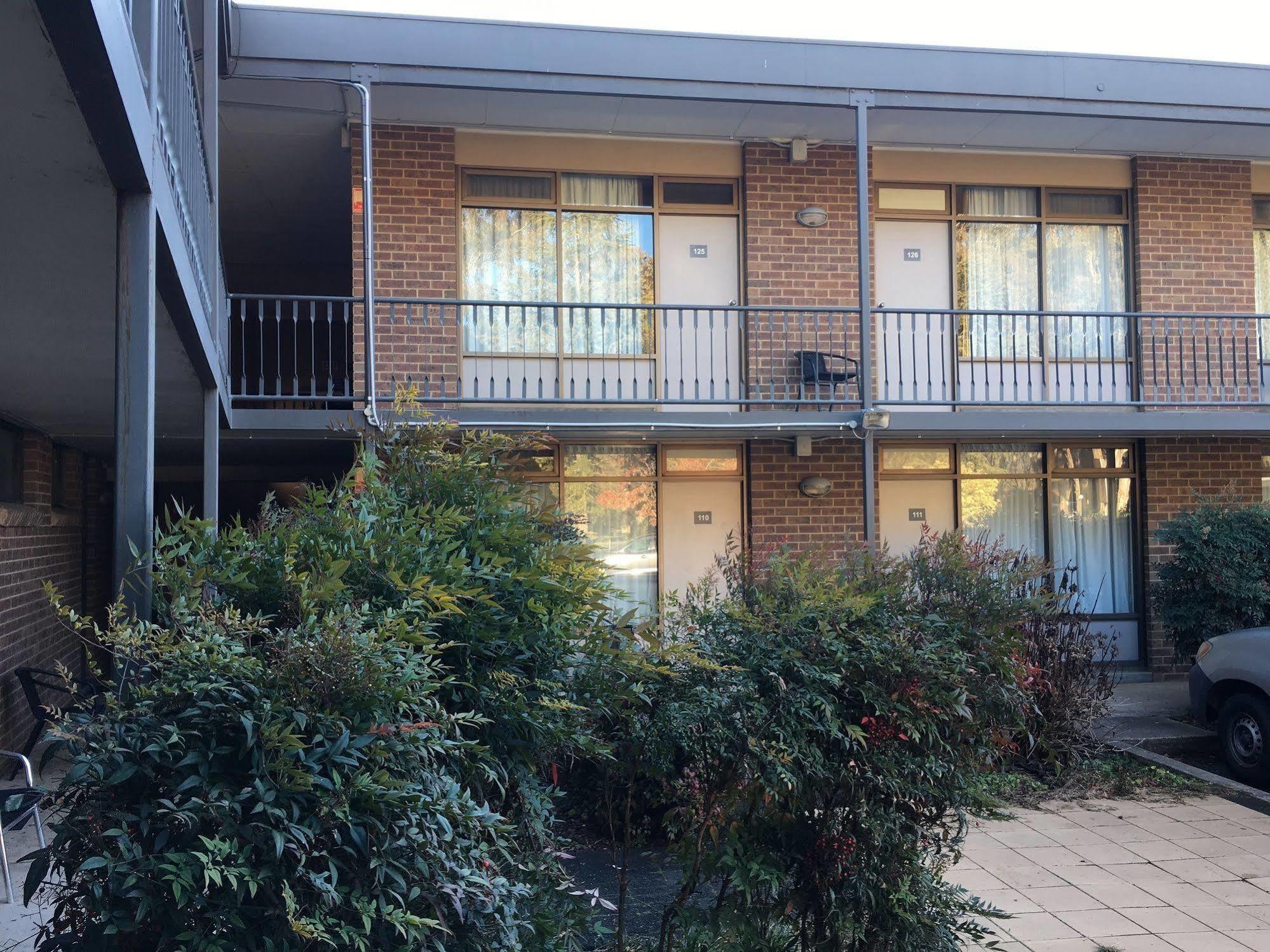 Red Cedars Motel Canberra Exterior photo