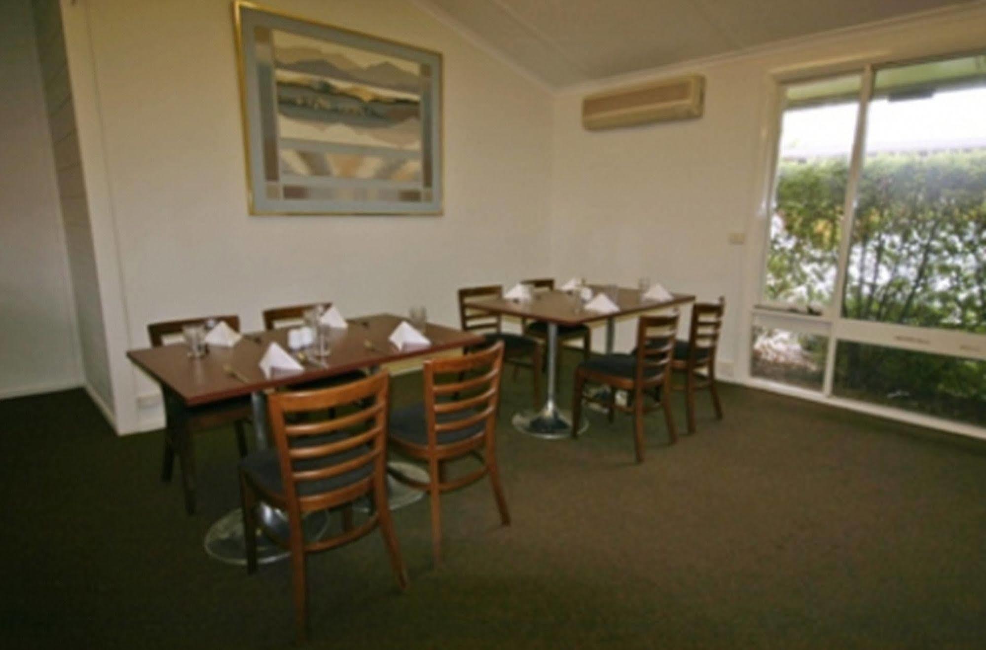 Red Cedars Motel Canberra Exterior photo